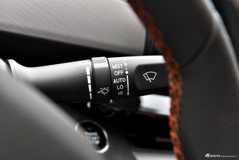 2025款长安UNI-V 1.5T 500Bar尊贵运动型