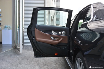 2023款奔驰E级 E 300 L 运动豪华型