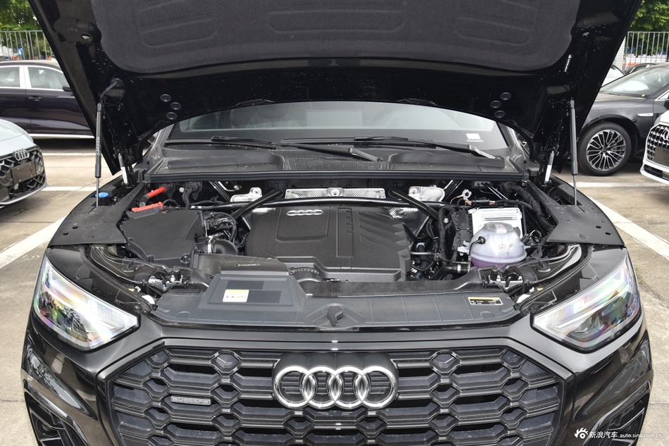 2026款奥迪Q5L 45周年典藏版 40 TFSI 豪华动感型