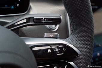2025款奔驰C级 改款 C 260 L 4MATIC 运动版