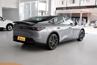 2024款极狐 阿尔法S5 560MAX 185kW