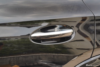 2025款奔驰GLC改款 300 L 4MATIC 豪华型 7座