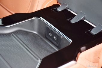 2025款奔驰GLC改款 300 L 4MATIC 动感型 7座