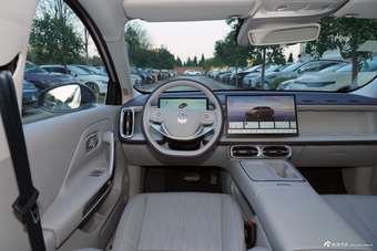 2025款零跑B01 550悦享版