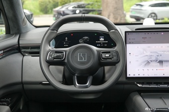 2026款ZEEKR 7X 75kWh 后驱MAX版