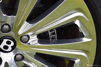 2023款添越 4.0T V8 长轴距雅度版