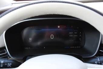 2025款荣威iMAX8 DMH 1.5T 陆尊奢享版