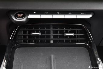 2025款长安UNI-V 第三代 1.5T 500Bar尊贵型