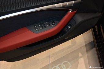 2022款奥迪A7L 45 TFSI quattro S-line 黑武士版