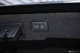 2022款奥迪A8L Horch创始人版 经典型