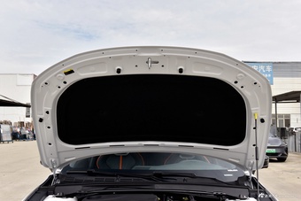 2025款长安UNI-V 1.5T 500Bar尊贵运动型