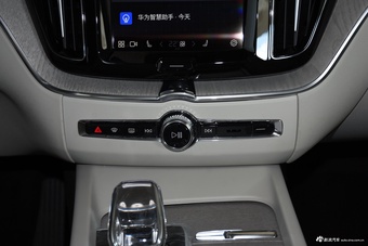 2025款沃尔沃XC60 B5 四驱智远豪华版