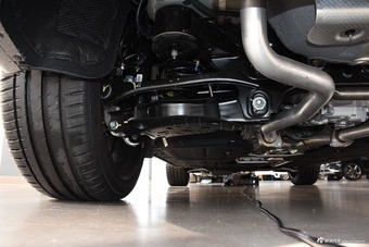 2025款捷尼赛思GV70 2.5T 四驱旗舰运动套件版