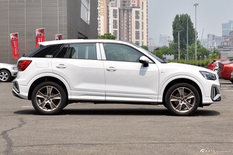 2025款奥迪Q2L 35 TFSI 时尚动感型