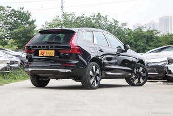 2025款沃尔沃XC60 插电式混合动力 智雅豪华版