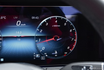 2021款奔驰E级(进口) 改款 E 260 时尚型运动版