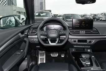 2026款奥迪Q5L 45周年典藏版 45 TFSI 豪华动感型