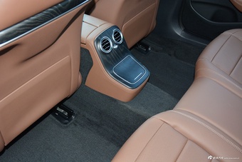 2023款奔驰E级 E 300 L 运动豪华型