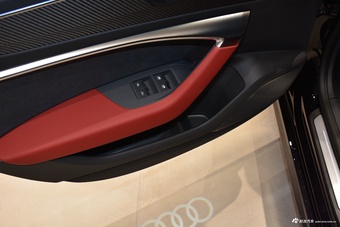 2022款奥迪A7L 45 TFSI quattro S-line 黑武士版