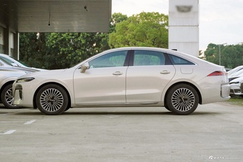 2025款荣威M7 DMH 160km臻享版