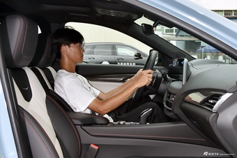 2025款凯迪拉克CT5 28T 赛道性能版