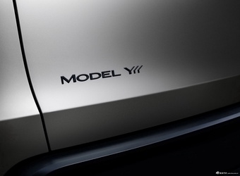 2025款Model Y L 长续航全轮驱动版