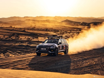 2025款捷尼赛思GV80 沙漠特别版 官图