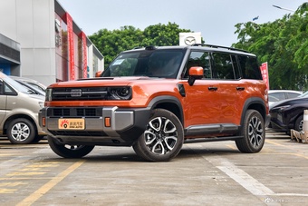 2026款银河战舰700 2.0T 270km 三电机四驱顶峰版