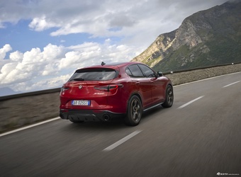 2025款Stelvio斯坦维 Intensa 官图