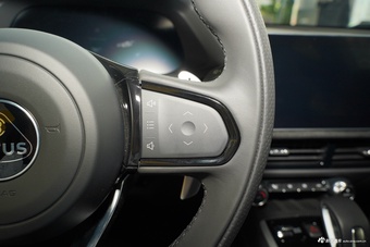 2025款Emira 2.0T DCT Turbo SE