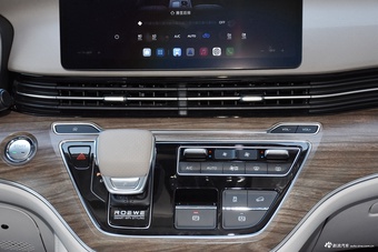 2025款荣威iMAX8 DMH 1.5T 陆尊奢享版