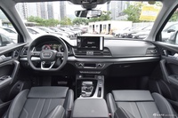 2026款奥迪Q5L 45周年典藏版 40 TFSI 时尚动感型