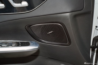 2025款奔驰C级 改款 C 260 L 4MATIC 运动版