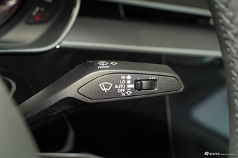2025款奥迪A8L 45 TFSI quattro 豪华型