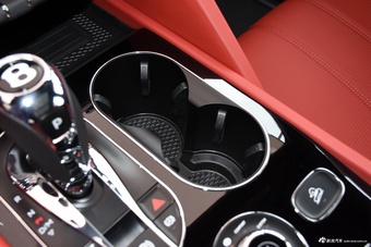2024款添越 4.0T V8 长轴距版