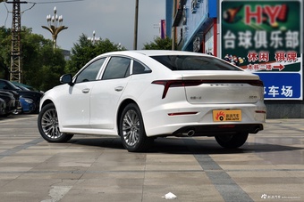 2025款奔腾B70 龙耀版 1.5T 质享型