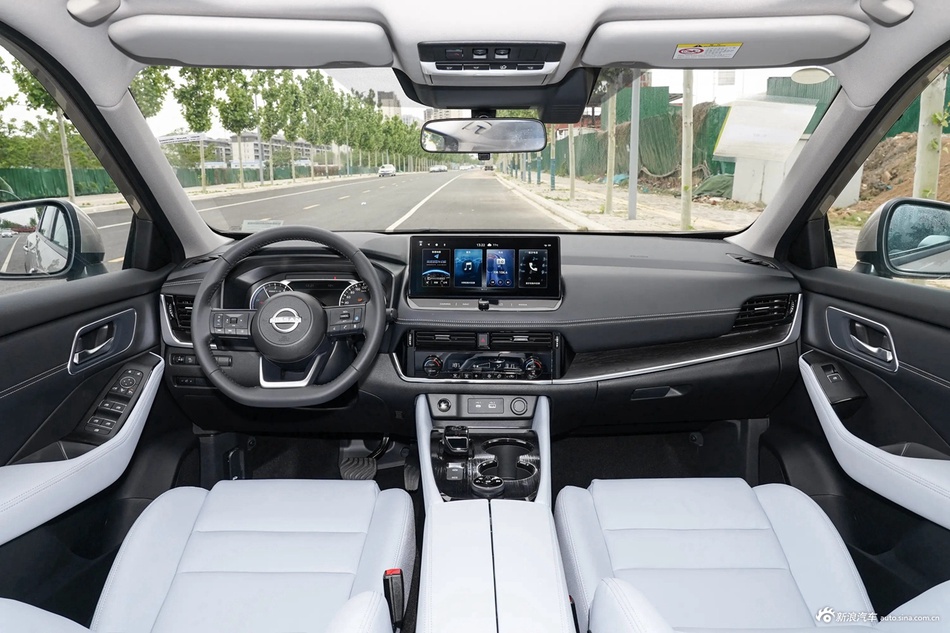 2023款奇骏 e-POWER 超混双电机四驱豪华版