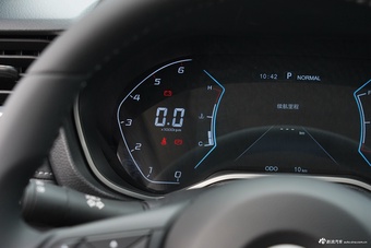 2026款纳瓦拉 2.3T自动柴油四驱舒适型标箱