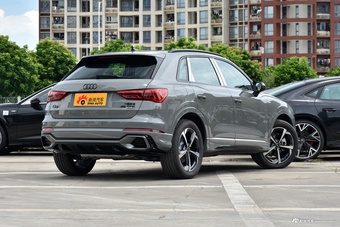 2025款奥迪Q3 45周年典藏版 45TFSI quattro 时尚动感型