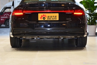 2022款奥迪A7L 45 TFSI quattro S-line 黑武士版