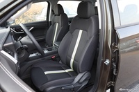 2024款搏胜 商用 2.0T自动柴油两驱标轴 青春版