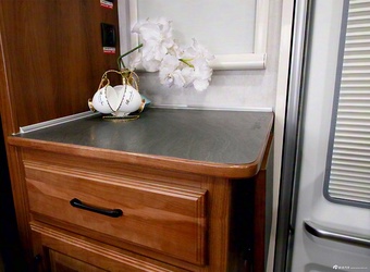 2025款福特大额头房车 标准版 官图