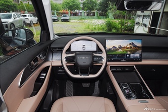 2025款瑞虎8 L 2.0T 自动长虹版