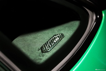 2026款Urus SE 4.0T Tettonero 特别版 官图