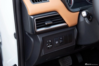 2022款福田征服者5 2.0T自动柴油两驱武林至尊长轴4F20TC