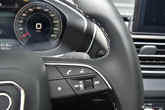 2026款奥迪Q5L 45周年典藏版 40 TFSI 时尚动感型