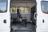 2023款上汽MAXUS V80 2.0T AMT经典傲运通长轴中顶6/7/8/9座