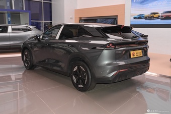 2025款深蓝S07 215Max 深蓝智驾AD PRO增程版