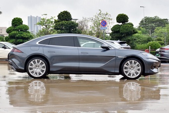 2024款腾势Z9插混 1100km四驱Ultra版