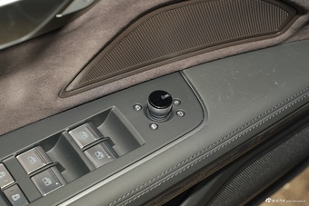2025款奥迪A8L 45 TFSI quattro 豪华型